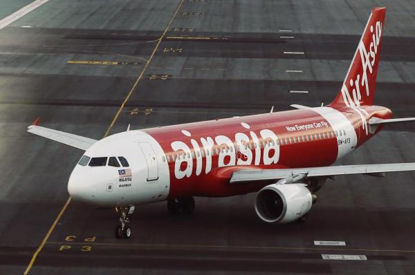 Catastrophe: Un avion d' AirAsia, à son bord 162 personnes, disparu entre l'Indonésie et Singapour