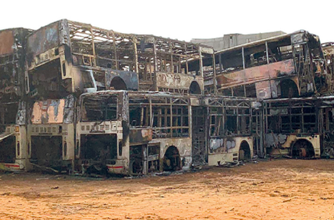 Confessions dégoûtantes du pyromane présumé des bus de DDD à Keur Massar  : « Je cherchais juste le buzz »