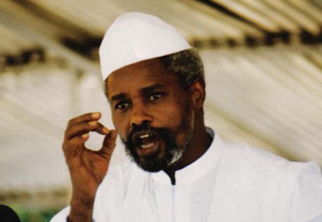 Rencontre Me El Hadji Diouf- Idriss Déby:  Habré se fâche et  "déchire" la robe de son avocat