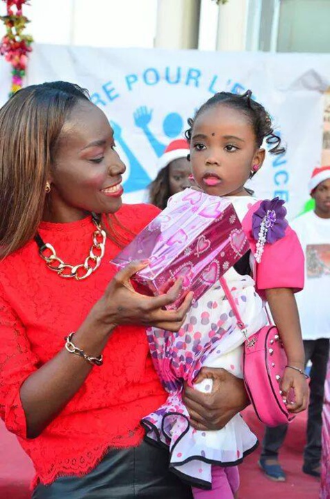 Noël des enfants avec Coumba Gawlo Seck à la Place du souvenir