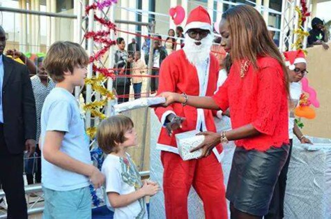 Noël des enfants avec Coumba Gawlo Seck à la Place du souvenir