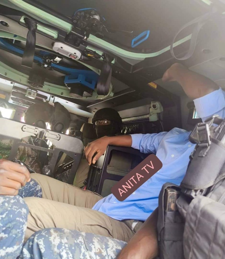 Photos/ Ousmane Sonko dans le véhicule des éléments du GIGN: L'opposant est bien arrivé à la Cité Keur Gorgui