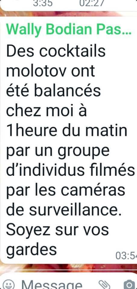 Des cocktails molotov explosent les vitres de la maison de Waly Diouf Bodian, obligeant les marabouts présents, à sortir, selon un témoin. Des cocktails molotov explosent les vitres de la maison de Waly Diouf Bodian, obligeant les marabouts présents, à sortir, selon un témoin.