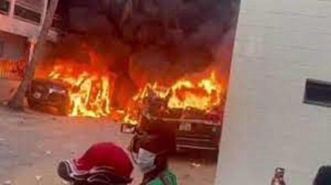 «Séquestration» d'Ousmane Sonko à la Cité Keur Gorgui : Liberté VI, Sacré-Cœur 3 et Vdn, ces quartiers sous la furie dévastatrice des manifestants