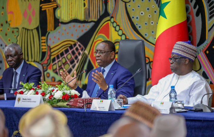 Photos/ Palais : Le président de la République, Macky Sall et les représentants des différentes entités participant au dialogue national