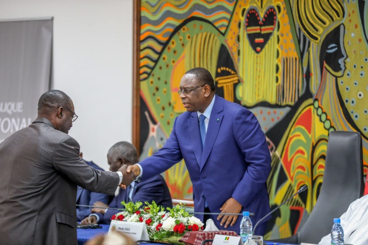 Photos/ Palais : Le président de la République, Macky Sall et les représentants des différentes entités participant au dialogue national Photos/ Palais : Le président de la République, Macky Sall et les représentants des différentes entités participant au dialogue national