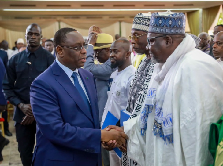 Photos/ Palais : Le président de la République, Macky Sall et les représentants des différentes entités participant au dialogue national Photos/ Palais : Le président de la République, Macky Sall et les représentants des différentes entités participant au dialogue national