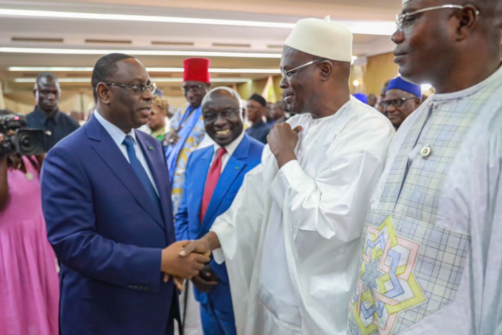 Photos/ Palais : Le président de la République, Macky Sall et les représentants des différentes entités participant au dialogue national