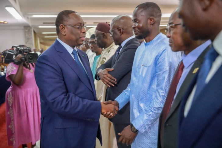 Photos/ Palais : Le président de la République, Macky Sall et les représentants des différentes entités participant au dialogue national Photos/ Palais : Le président de la République, Macky Sall et les représentants des différentes entités participant au dialogue national