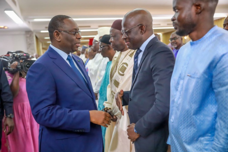 Photos/ Palais : Le président de la République, Macky Sall et les représentants des différentes entités participant au dialogue national
