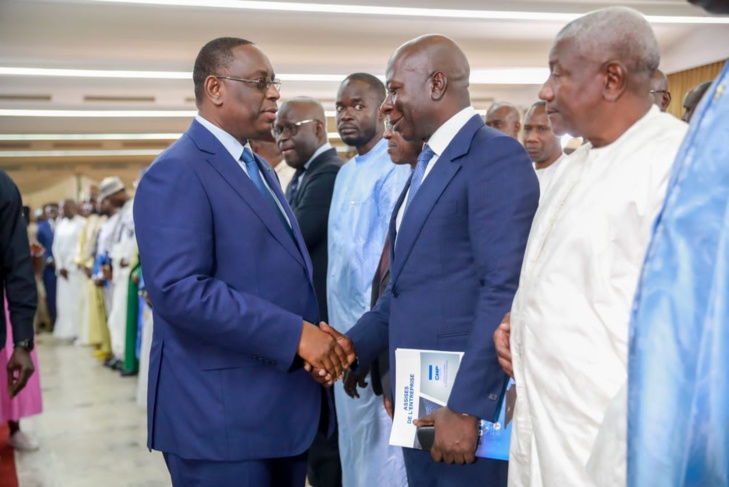 Photos/ Palais : Le président de la République, Macky Sall et les représentants des différentes entités participant au dialogue national