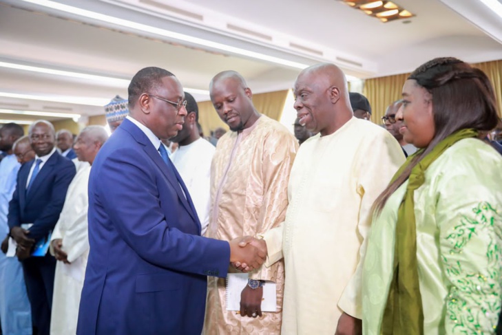 Suite Photos / Palais : Le président de la République, Macky Sall et les représentants des différentes entités participant au dialogue national