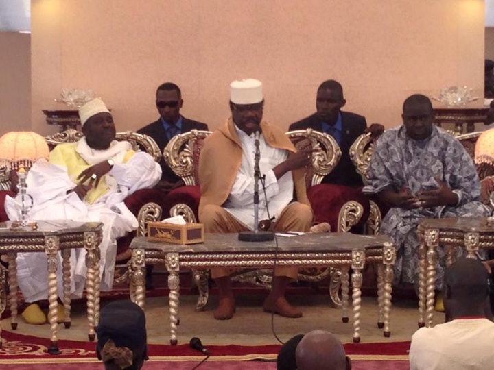 L'accolade émouvante entre de Serigne Moustapha Sy et Serigne Habib Sy Mansour