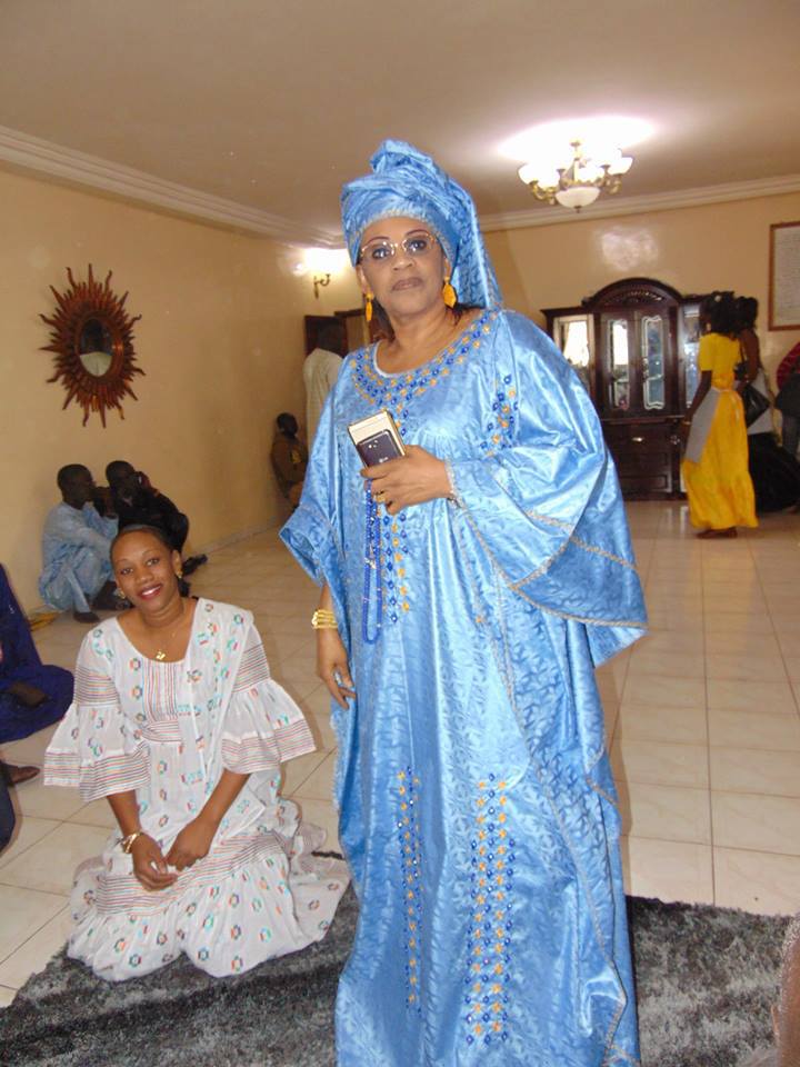 Cheikh Béthio et l'une de ses épouses en boubou haute couture