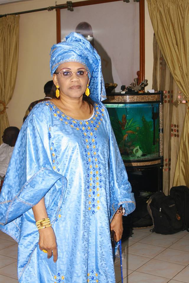 Cheikh Béthio et l'une de ses épouses en boubou haute couture