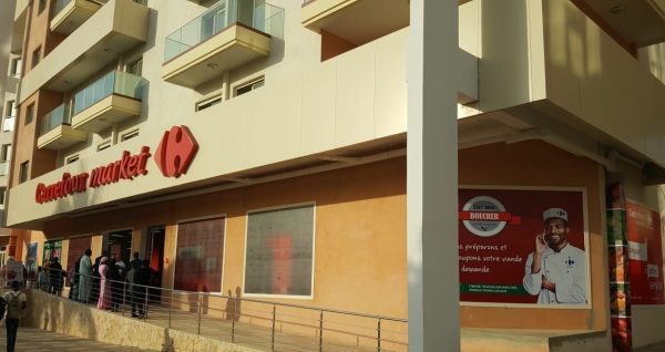 Banlieue de Dakar : Le magasin du Groupe Cfao Carrefour, complètement pillé Banlieue de Dakar : Le magasin du Groupe Cfao Carrefour, complètement pillé