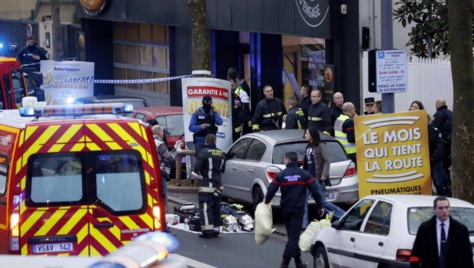 Les secours et les forces de l'ordre sur le lieu de la fusillade à Montrouge (sud de Paris) ce jeudi 8 janvier 2015. AFP
