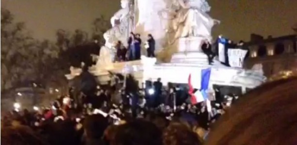 Des manifestants déchirant le Coran en pleine manifestation dédiée à Charlie Hebdo ont été éjectés