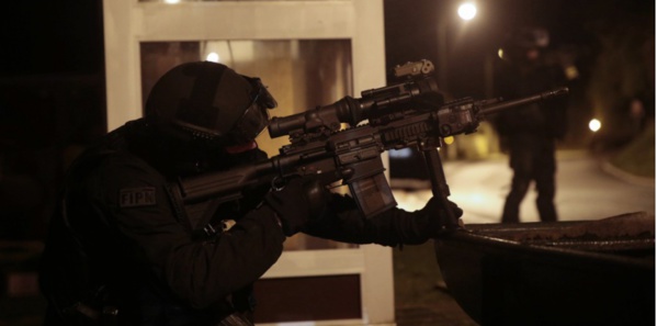 La traque des tueurs de "Charlie Hebdo" se poursuit. (JOEL SAGET/AFP)