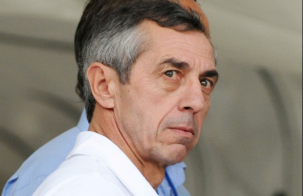 Vidéo – Quand Alain Giresse pète les plombs et arrache son micro