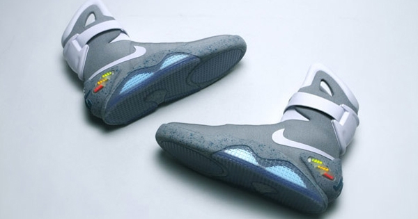 Nom de Zeus ! Nike confirme que les vraies chaussures de "Retour vers le Futur" existeront bien en 2015 — Avec les lacets qui se ferment tout seuls !
