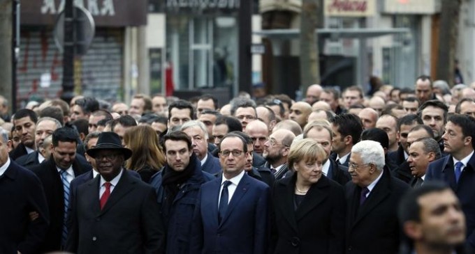 Marche républicaine: Les chefs d'Etat et de gouvernement en première ligne