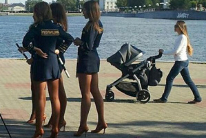 Jugées trop sexy, les policières russes se font rappeler à l'ordre par le gouvernement