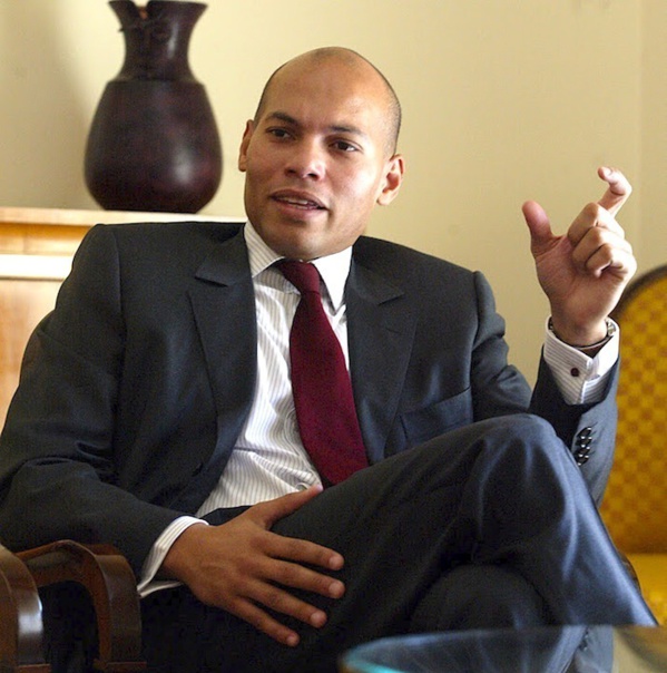 Karim Wade avec une genouillère en prison