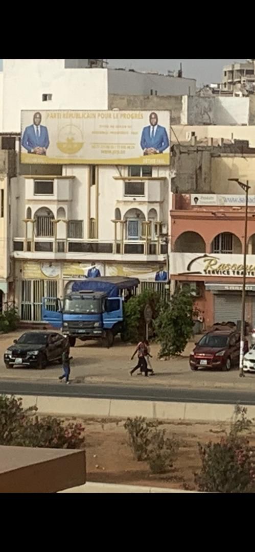 Le siège du PRP de Déthié Fall, encore barricadé: Les jeunes et des femmes de Yewwi Askan Wi dénoncent la poursuite d’une forfaiture Le siège du PRP de Déthié Fall, encore barricadé: Les jeunes et des femmes de Yewwi Askan Wi dénoncent la poursuite d’une forfaiture