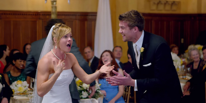 Maroon 5 débarque sans prévenir dans de véritables mariages et mettent le feu pour réaliser leur dernier clip ! Ça, c'est de la surprise...