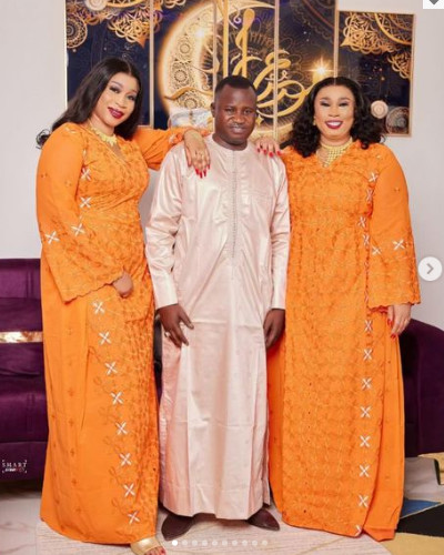 Tabaski : Aïda Samb, sa coépouse et leur mari, en toute complicité (Photos) Tabaski : Aïda Samb, sa coépouse et leur mari, en toute complicité (Photos)