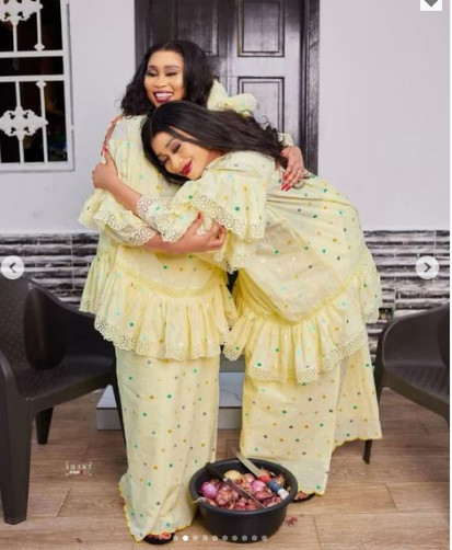 Tabaski : Aïda Samb, sa coépouse et leur mari, en toute complicité (Photos) Tabaski : Aïda Samb, sa coépouse et leur mari, en toute complicité (Photos)