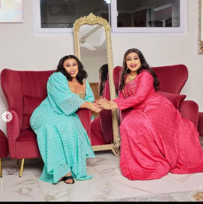 Tabaski : Aïda Samb, sa coépouse et leur mari, en toute complicité (Photos) Tabaski : Aïda Samb, sa coépouse et leur mari, en toute complicité (Photos)