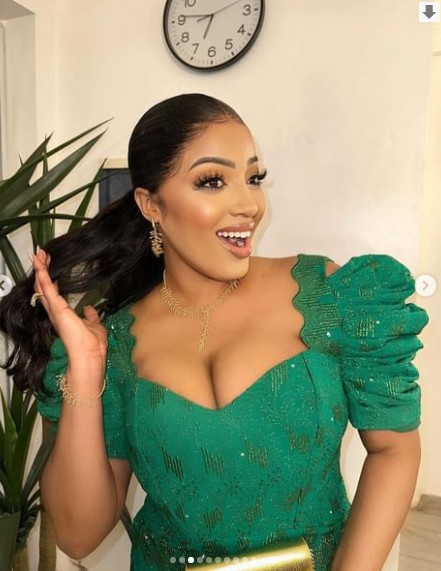 Tabaski: L'actrice Betty radieuse dans sa robe verte (Photos) Tabaski: L'actrice Betty radieuse dans sa robe verte (Photos)