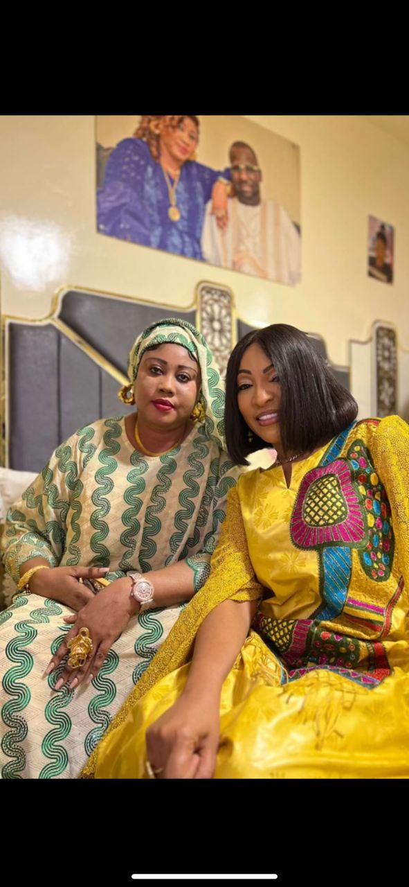 Mariage de Pawlish Mbaye: Viviane, Bijou Ngoné, son épouse et Gabrielle Kane, en toute complicité (Photos) Mariage de Pawlish Mbaye: Viviane, Bijou Ngoné, son épouse et Gabrielle Kane, en toute complicité (Photos)