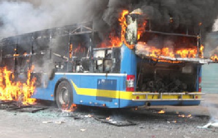 Incendie du bus DDD : Les diplômés non affectés de la Fastef nient toute implication