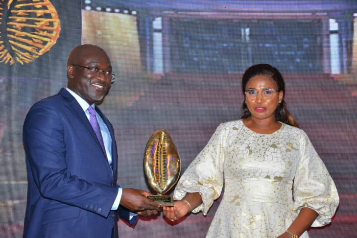 Cauris d'Or: Cauris du Meilleur Manager Homme de l'année 2023 décerné au DG Papa Mademba Bitèye pour l'Excellence conquise et assise à la Senelec Cauris d'Or: Cauris du Meilleur Manager Homme de l'année 2023 décerné au DG Papa Mademba Bitèye pour l'Excellence conquise et assise à la Senelec