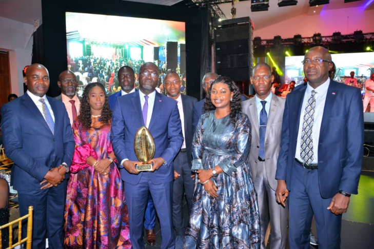 Cauris d'Or: Cauris du Meilleur Manager Homme de l'année 2023 décerné au DG Papa Mademba Bitèye pour l'Excellence conquise et assise à la Senelec