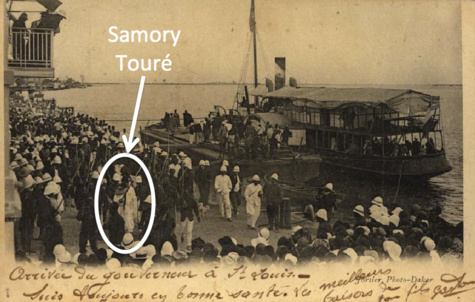 Samory, ici photographié à sa descente de bateau à St-Louis, après sa capture