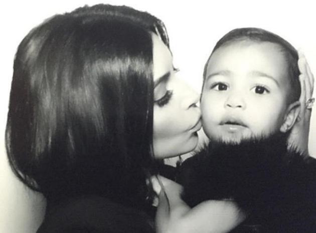 PHOTOS Kim Kardashian pense que sa fille en a marre d’être prise en photo