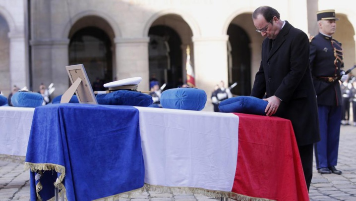 François Hollande rend hommage aux 9 soldats français morts en Espagne