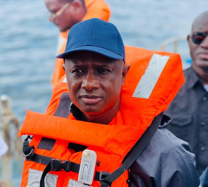 Suite au tragique chavirement d’une pirogue à Ouakam: Antoine Félix Abdoulaye Diome, Ministre de l’Intérieur s’est rendu sur les lieux en mer Suite au tragique chavirement d’une pirogue à Ouakam: Antoine Félix Abdoulaye Diome, Ministre de l’Intérieur s’est rendu sur les lieux en mer