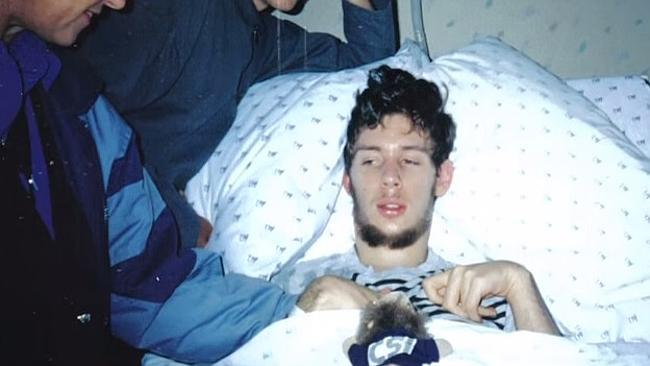 Incroyable et émouvant: Un homme se réveille après 12 ans de coma et pendant tout ce temps il était conscient de ce qu'il se passait autour de lui !