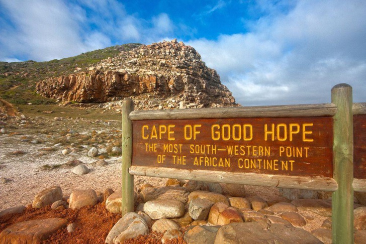 Des marqueurs historiques et mémoriels sur la pointe des Almadies Des marqueurs historiques et mémoriels sur la pointe des Almadies