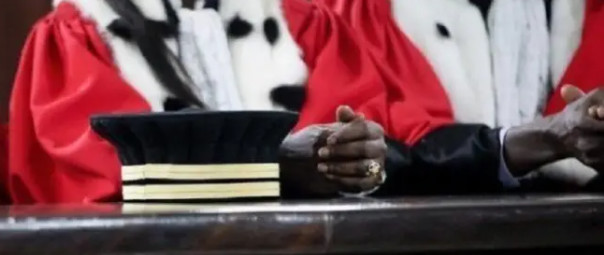 Deux frères jumeaux, l’un procureur et l’autre avocat, s’affrontent à cause d'Ousmane Sonko