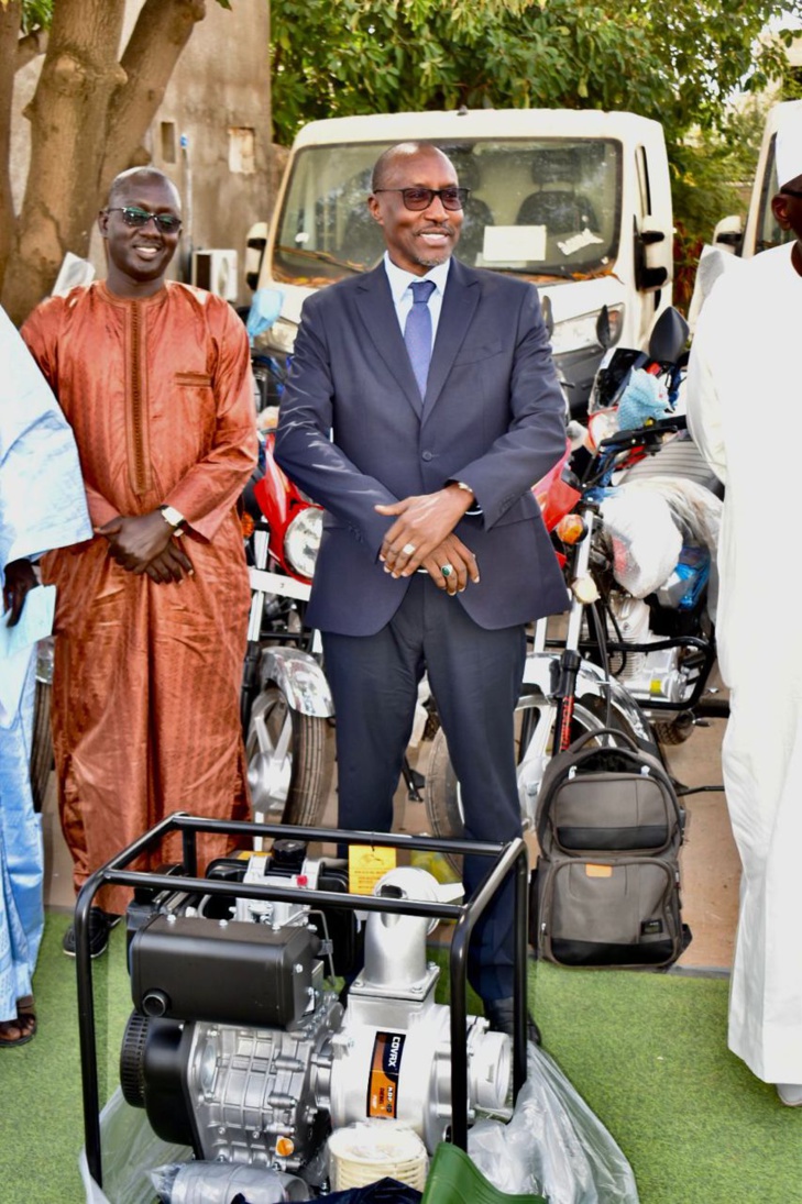 Photos/ ONAS : Cérémonie de remise de pick-up et motos à ses agents et des matériels de lutte contre les inondations aux maires de Pire, Richard Toll et Touba Photos/ ONAS : Cérémonie de remise de pick-up et motos à ses agents et des matériels de lutte contre les inondations aux maires de Pire, Richard Toll et Touba