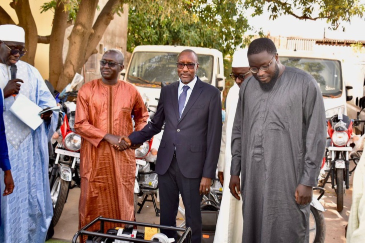 Photos/ ONAS : Cérémonie de remise de pick-up et motos à ses agents et des matériels de lutte contre les inondations aux maires de Pire, Richard Toll et Touba