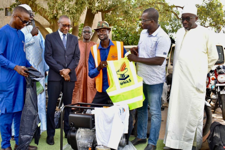 Photos/ ONAS : Cérémonie de remise de pick-up et motos à ses agents et des matériels de lutte contre les inondations aux maires de Pire, Richard Toll et Touba