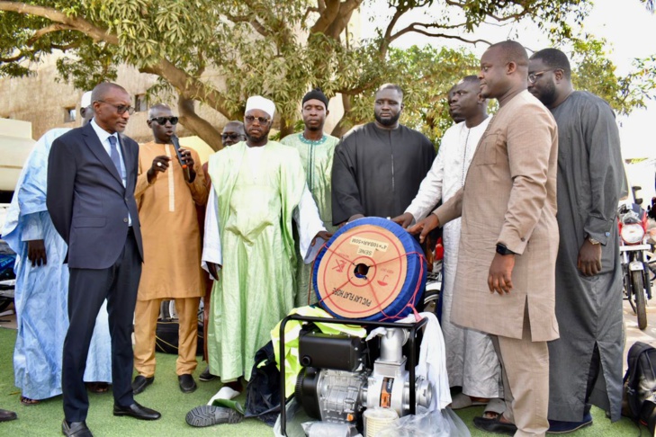 Photos/ ONAS : Cérémonie de remise de pick-up et motos à ses agents et des matériels de lutte contre les inondations aux maires de Pire, Richard Toll et Touba Photos/ ONAS : Cérémonie de remise de pick-up et motos à ses agents et des matériels de lutte contre les inondations aux maires de Pire, Richard Toll et Touba