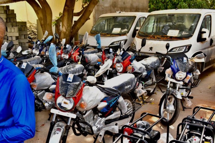 Photos/ ONAS : Cérémonie de remise de pick-up et motos à ses agents et des matériels de lutte contre les inondations aux maires de Pire, Richard Toll et Touba